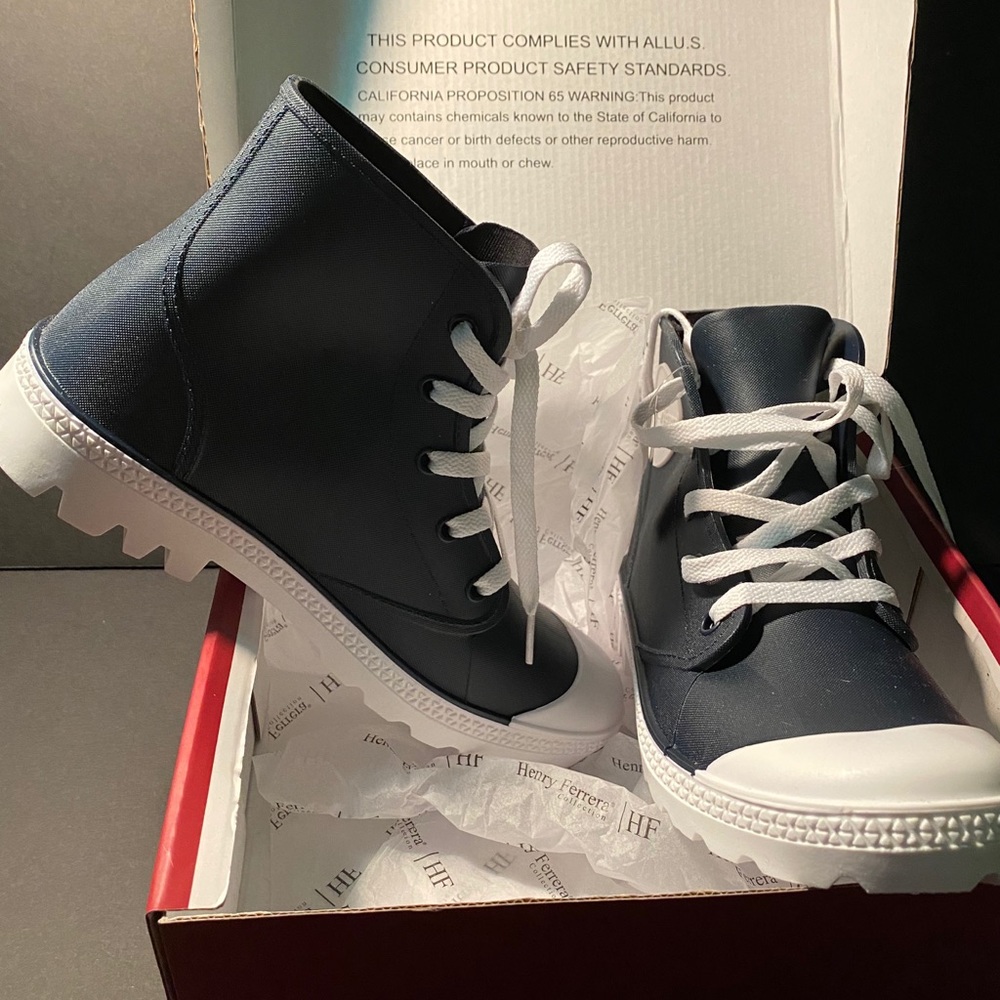 Fun Navy boots size 10 Henry Ferrera